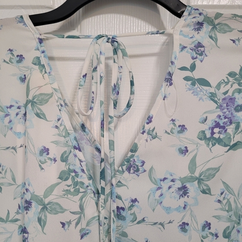 Peach Love California Floral Lightweight Tie Neck Women's Top Size Large - Picture 7 of 16